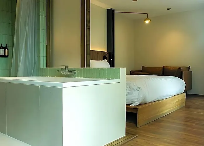 Karaarom Hotel 4*